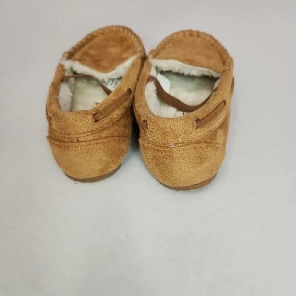 Crown Vintage Slippers Kids Size 8 Tan Cream Moccasin Fleece Lined Soft SoleCozy